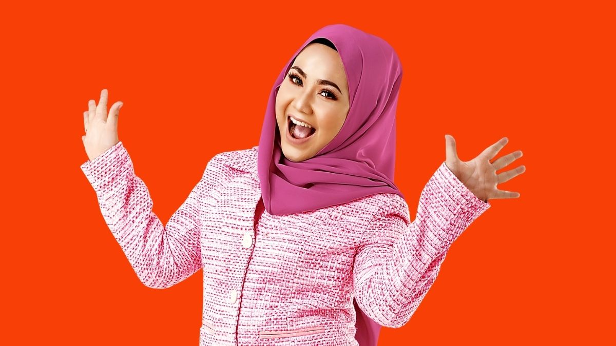 Feeya Iskandar Aka Cik Piah Kini Dah Jadi Penyampai Radio Suria FM 