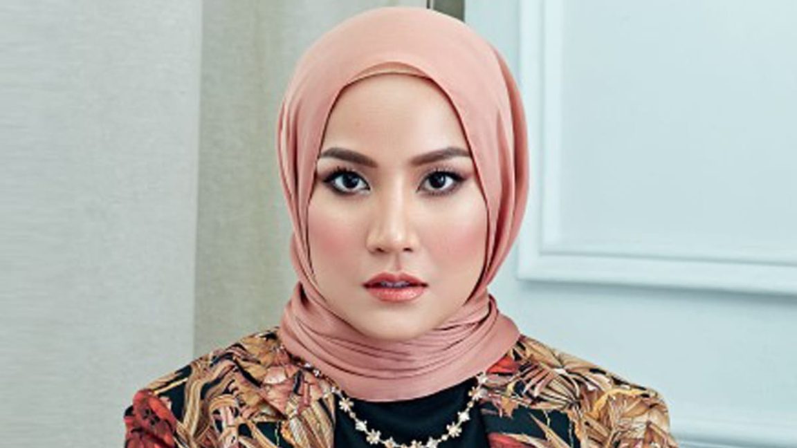 Yana Samsudin | 1