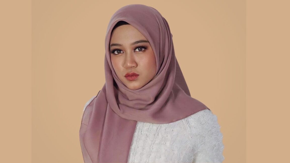 Fieya Julia | 1