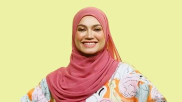 Puteri Sarah Liyana Senyum
